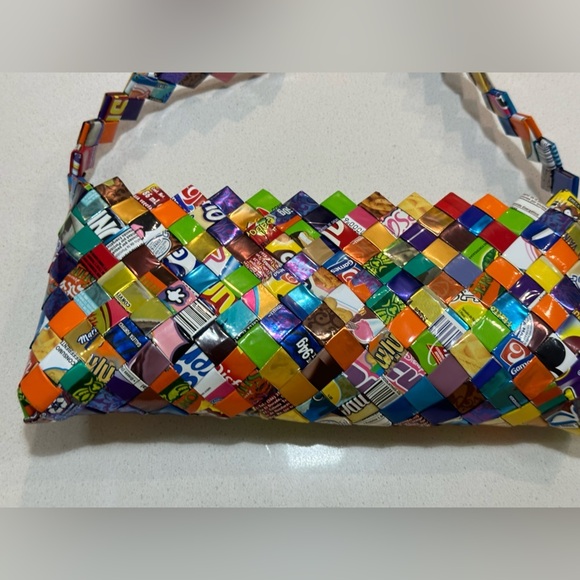 VIBRANT colourful Mexican artisan candy wrapper foil handbag with zipper closure - Picture 15 of 16